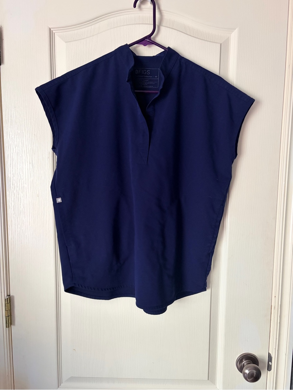 Figs Navy Technical Collection Short Sleeve and Pants Scrub Set, XS - Picture 4 of 11